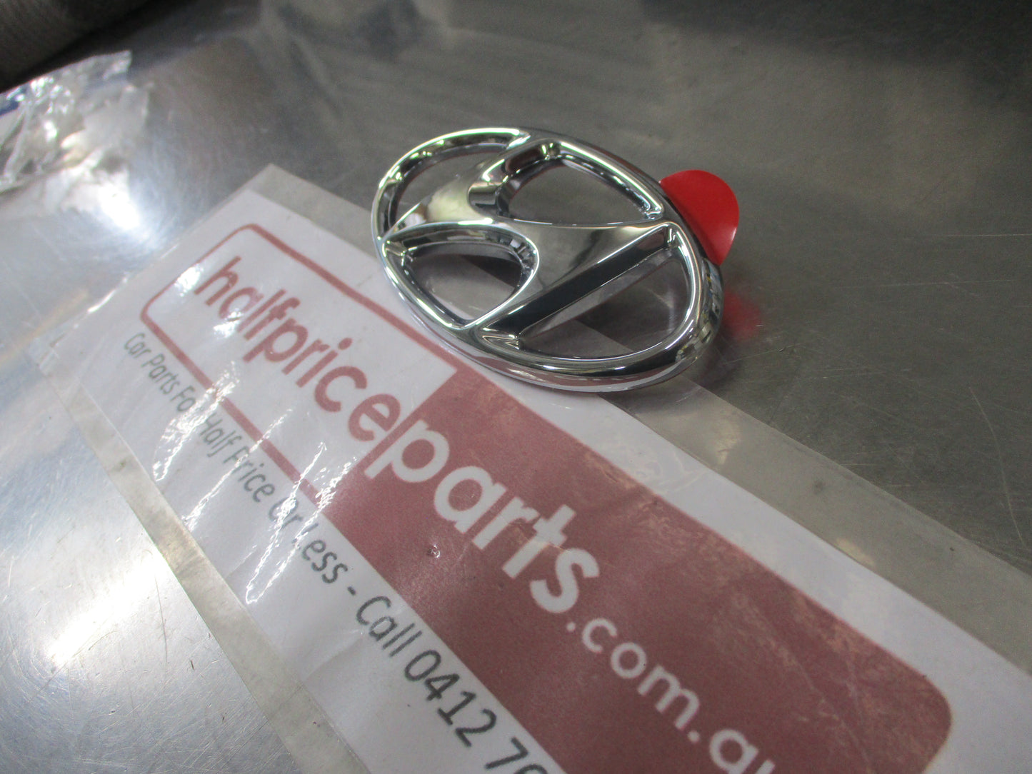 Hyundai i40 Genuine Chrome Boot Lid Emblem New Part