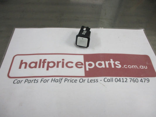 Land Rover Discovery3-4 Genuine Push Button Lower Tail Gate Release New Part