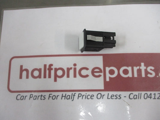 Land Rover Discovery3-4 Genuine Push Button Lower Tail Gate Release New Part