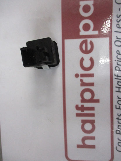 Land Rover Discovery3-4 Genuine Push Button Lower Tail Gate Release New Part