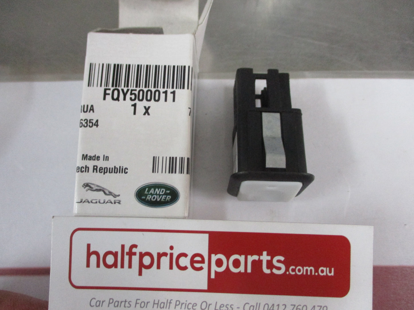Land Rover Discovery3-4 Genuine Push Button Lower Tail Gate Release New Part