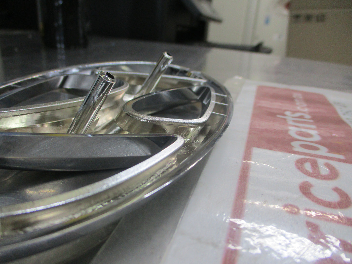Hyundai Elantra Genuine Chrome Front Grille Emblem New Part