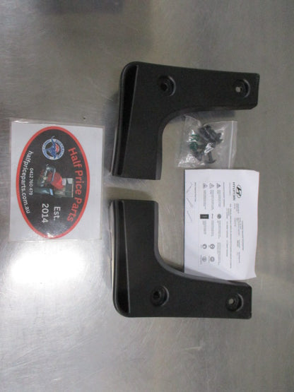 Hyundai i45 Genuine Rear Mud Guards With Fitting Kit New Part