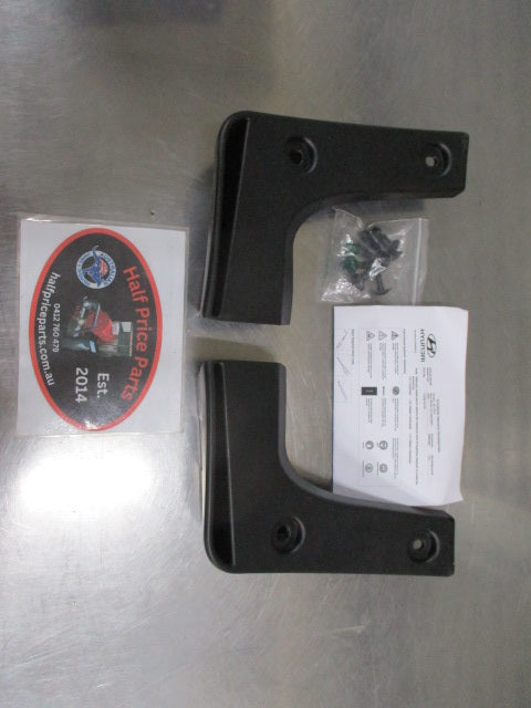 Hyundai i45 Genuine Rear Mud Guards With Fitting Kit New Part