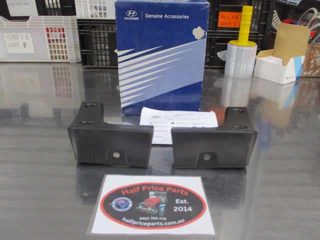 Hyundai i45 Genuine Rear Mud Guards With Fitting Kit New Part