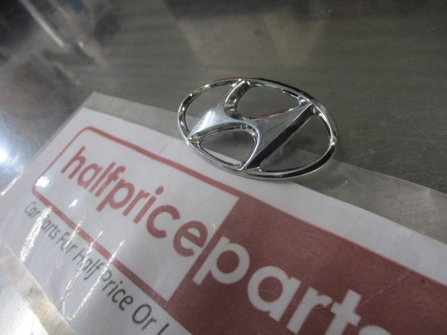 Hyundai Elantra/Accent/Sonata/Tiburon/Tucson Genuine Chrome Front Grille Emblem New Part
