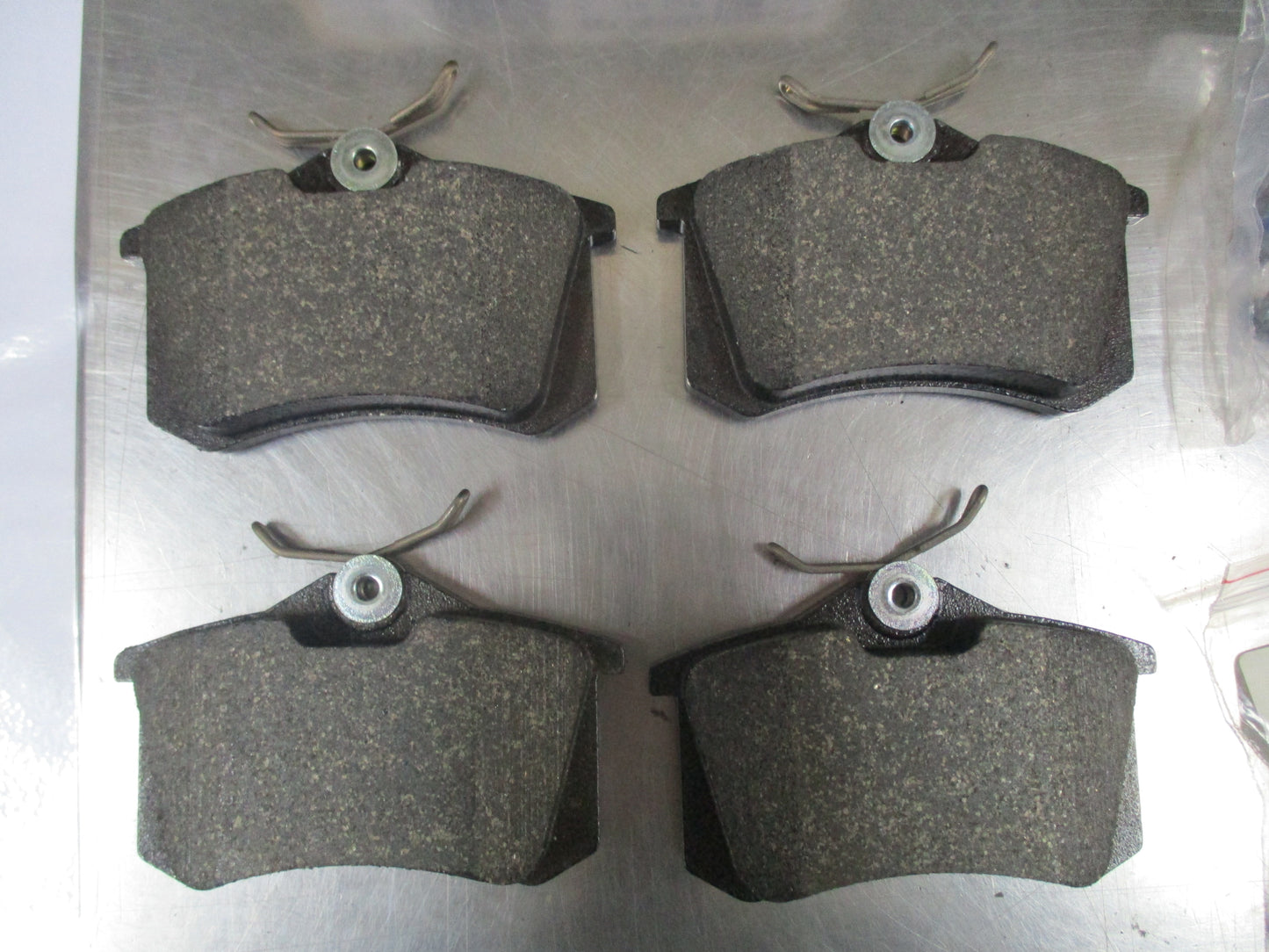 Peugeot / Citroen Genuine Rear Brake Set New Part