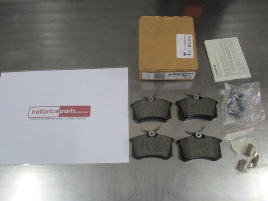 Peugeot / Citroen Genuine Rear Brake Set New Part