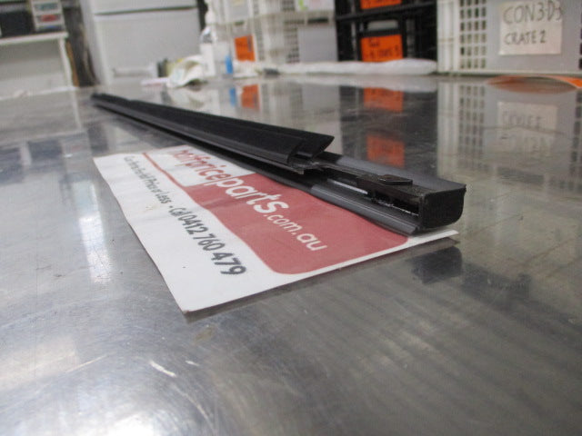 Mitsubishi Pajero Genuine Right Hand Front Door Belt Line Window Moulding New Part