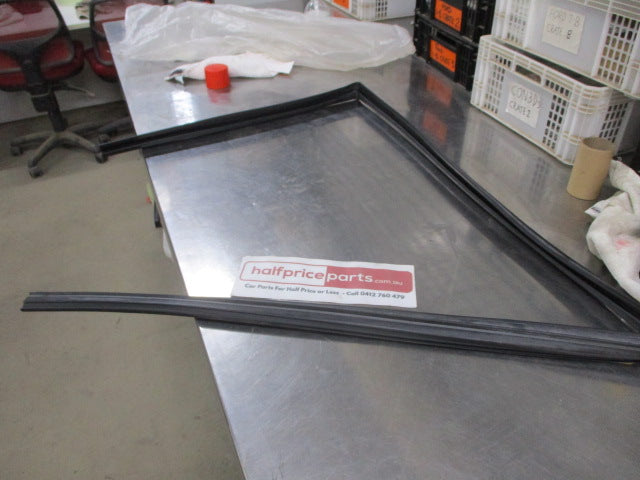 Mitsubishi Outlander Genuine Left Hand Front Door Run Bailey Channel Rubber New Part