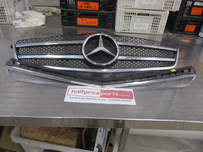 Mercedes Benz C-W204 Genuine Front Chrome Grille Assembly Used Part