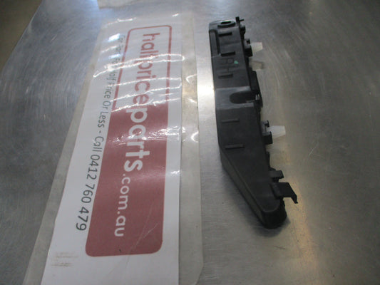 Hyundai Sonata Genuine Right Hand Side Front Bumper Bracket New Part