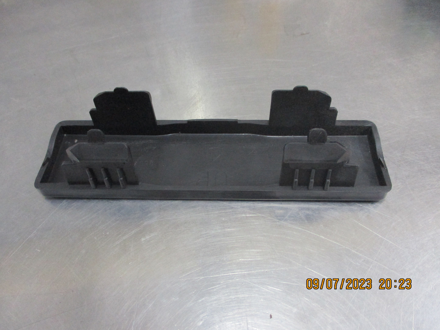 Nissan X-Trail T30 Genuine Rear Center Bumper Finisher New Part