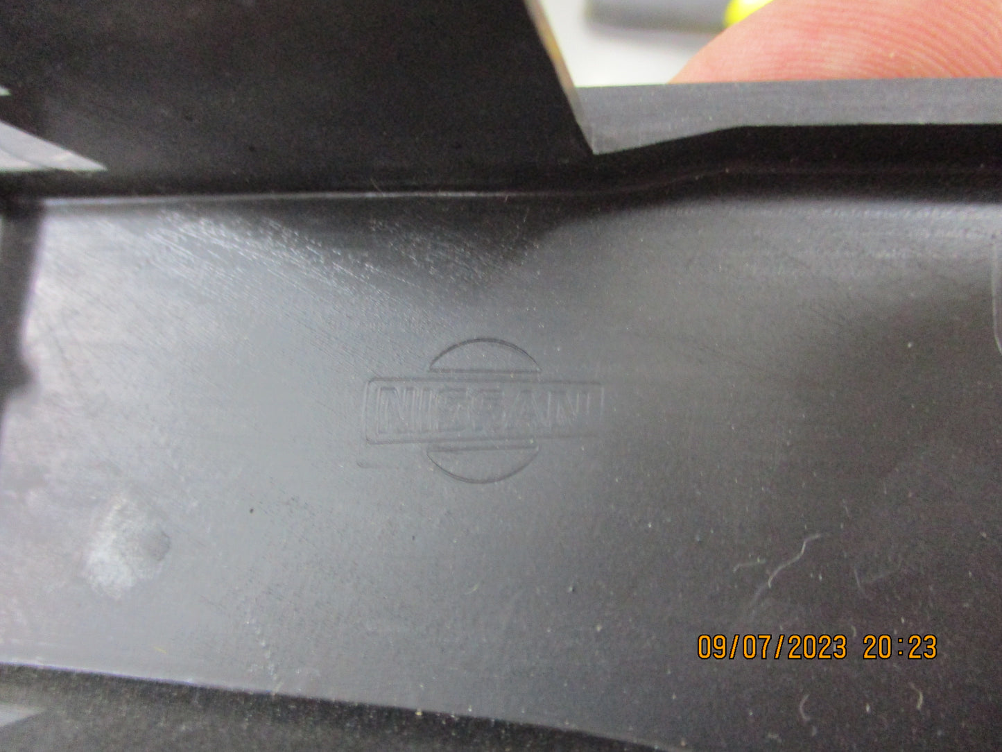 Nissan X-Trail T30 Genuine Rear Center Bumper Finisher New Part
