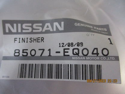Nissan X-Trail T30 Genuine Rear Center Bumper Finisher New Part
