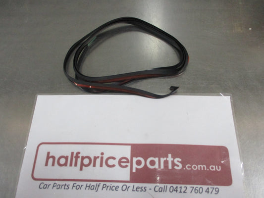 Nissan Patrol Y61 GU Genuine Right Hand Front Flare Seal Over Fender New Part