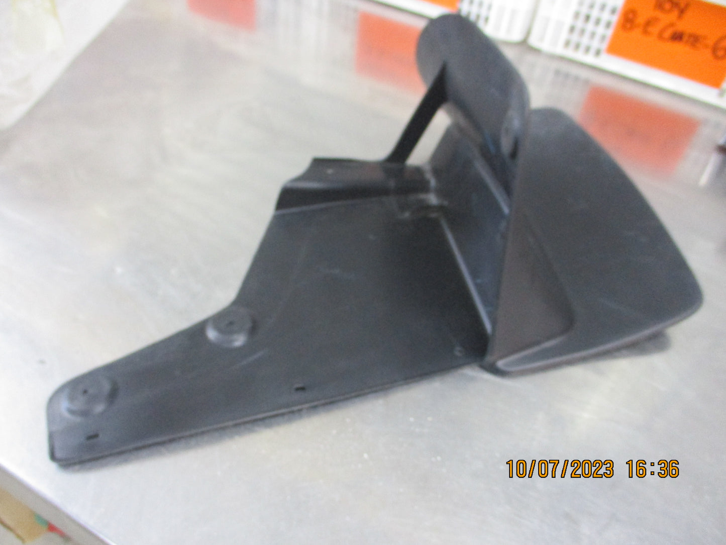 Toyota Landcruiser 100 Series Wagon Genuine Left Hand Rear Mud Flap New Part