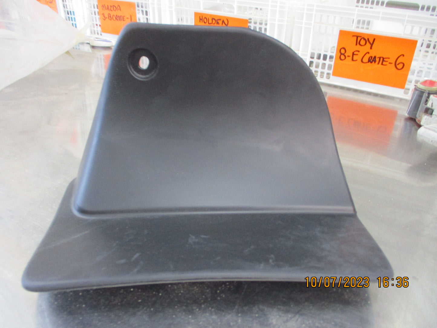 Toyota Landcruiser 100 Series Wagon Genuine Left Hand Rear Mud Flap New Part