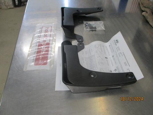 Hyundai Veloster Genuine  Front Mud Flap Set With Screws  New Part