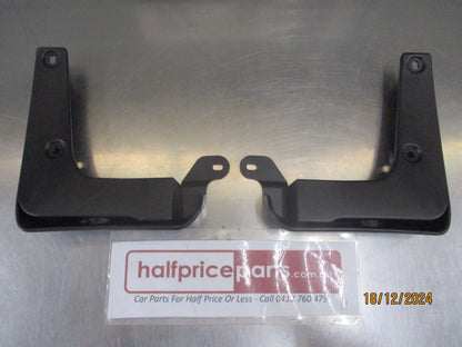 Hyundai Veloster Genuine  Front Mud Flap Set With Screws  New Part