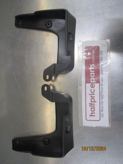Hyundai Veloster Genuine  Front Mud Flap Set With Screws  New Part