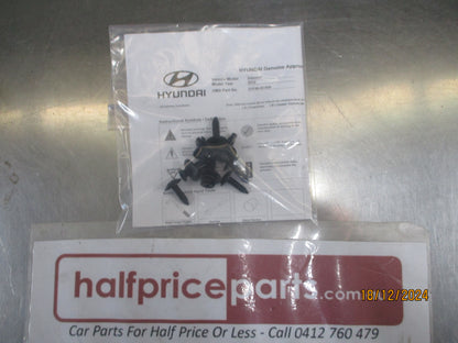 Hyundai Veloster Genuine Front Mud Flap Set With Screws New Part