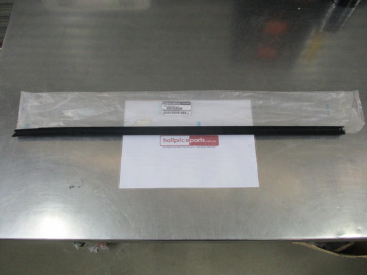 Nissan Pathfinder R51M Front Right (Drivers) Weather Strip New Part