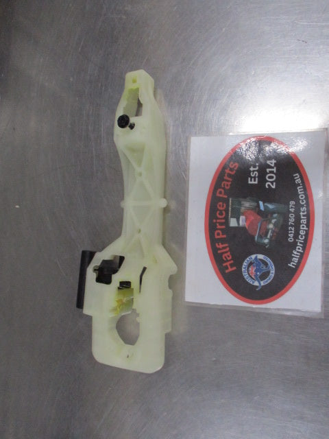 Hyundai Elantra Genuine Right Hand Front Outer Door Handle Base New Part