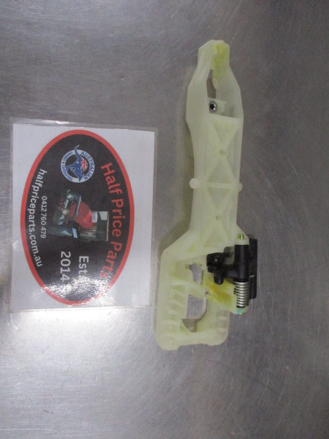 Hyundai Elantra Genuine Right Hand Front Outer Door Handle Base New Part