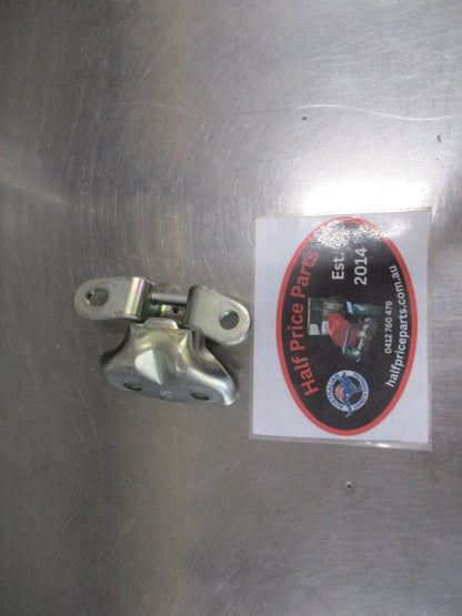 Hyundai Santa Fe/Kia Sorento Genuine Left Hand Rear Upper Door Hinge New Part