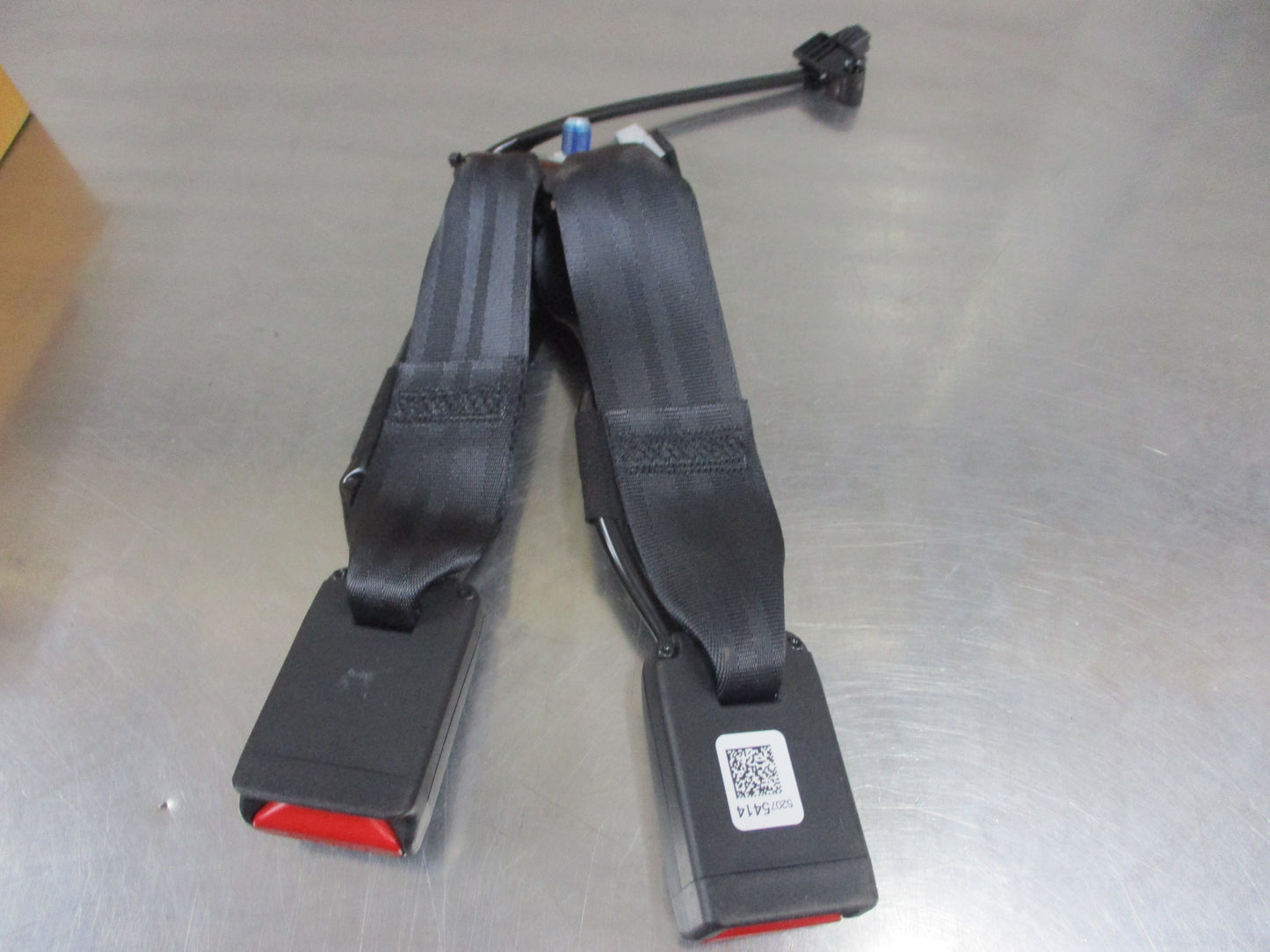 Holden RG Colorado Genuine 2ND Row Center Seat Buckles New Part