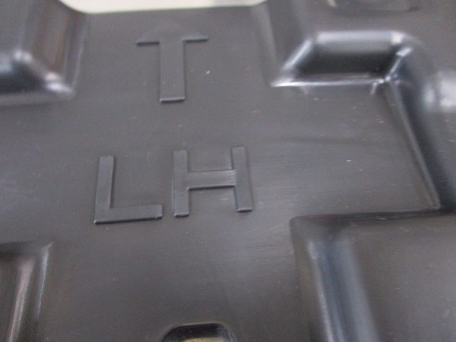 Hyundai Santa Fe Genuine Left Hand Lower Rear Bumper Mount Bracket New Part