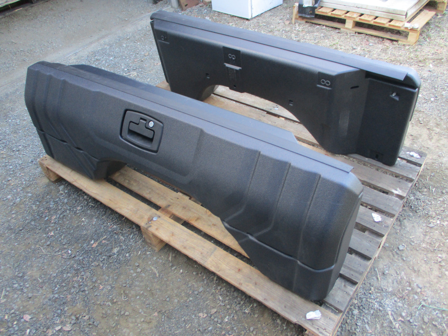 GM Silverado 1500 Genuine Short Bed Side Mounted  Storage Box Black New Part