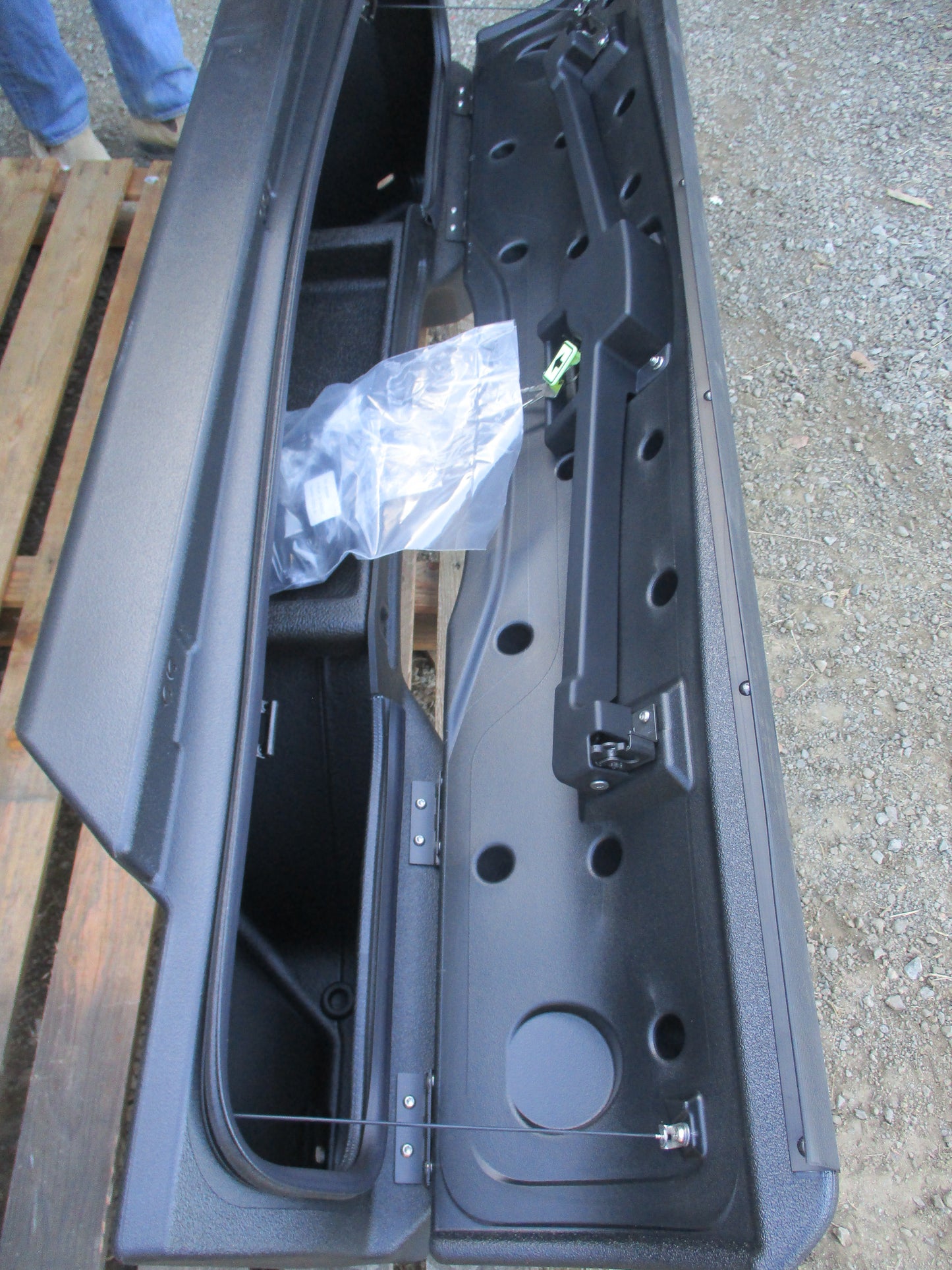 GM Silverado 1500 Genuine Short Bed Side Mounted  Storage Box Black New Part