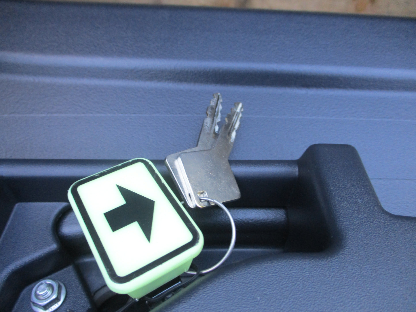 GM Silverado 1500 Genuine Short Bed Side Mounted  Storage Box Black New Part