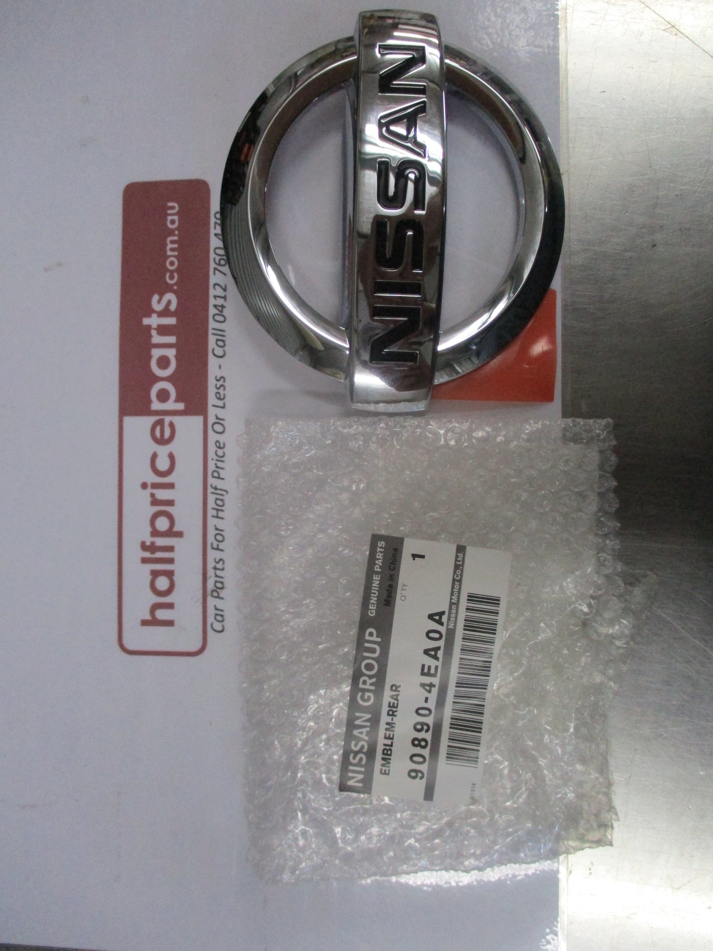 Nissan X-Trail Genuine Rear Tailgate Centre 'NISSAN' Emblem New Part