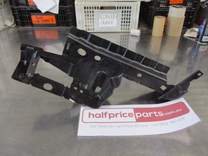 Ford Focus Genuine Left Hand Front Side Guard Bracket New Part