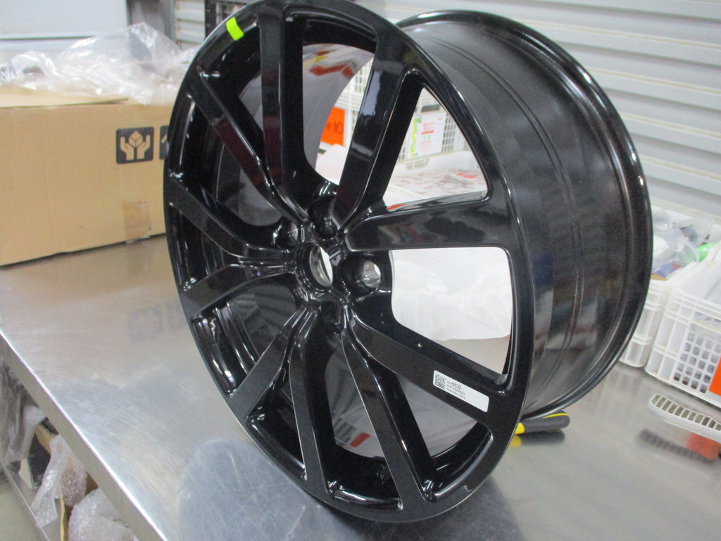 Holden VE-VF HSV SSV Red Line Commodore Genuine 20x9 Alloy Rim Rear Ne ...