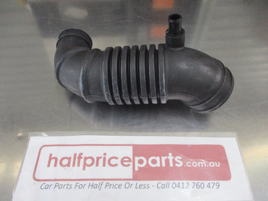 Mazda B2200/B2500/B2600/B2900/BT-50 Genuine Air Cleaner To T/C Duct Pipe New Part
