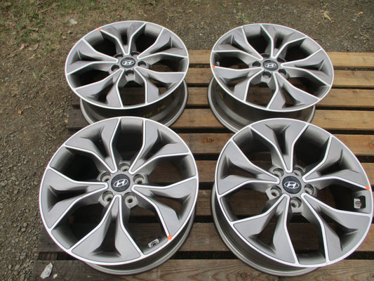 Hyundai Elantra Genuine Set of 4 Alloy Wheels 18-H2X7.5-J With Centre Caps Used Part VGC
