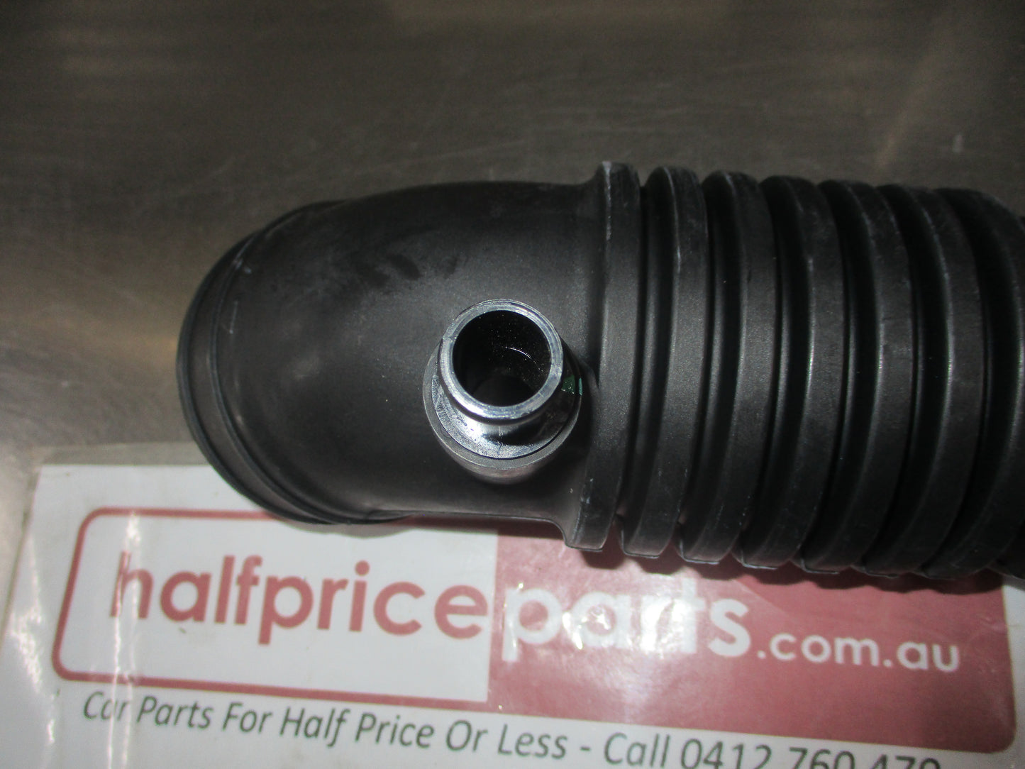 Mazda B2200/B2500/B2600/B2900/BT-50 Genuine Air Cleaner To T/C Duct Pipe New Part