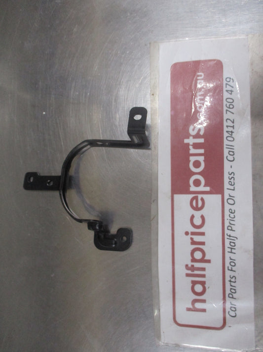 Kia Rio Genuine Front Drivers Side (Right Hand Side) Fog Light Bracket New Part.