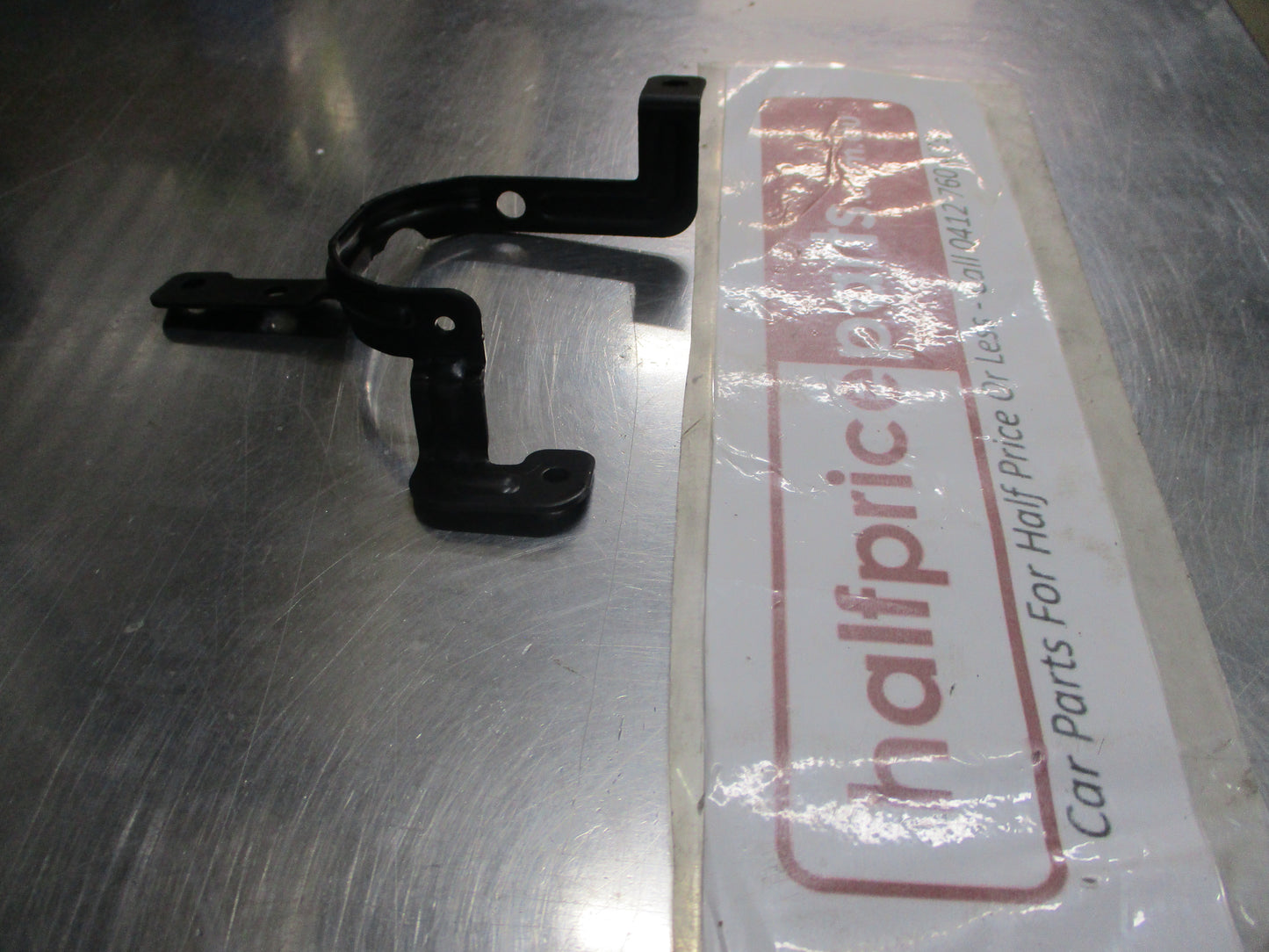 Kia Rio Genuine Front Drivers Side (Right Hand Side) Fog Light Bracket New Part.