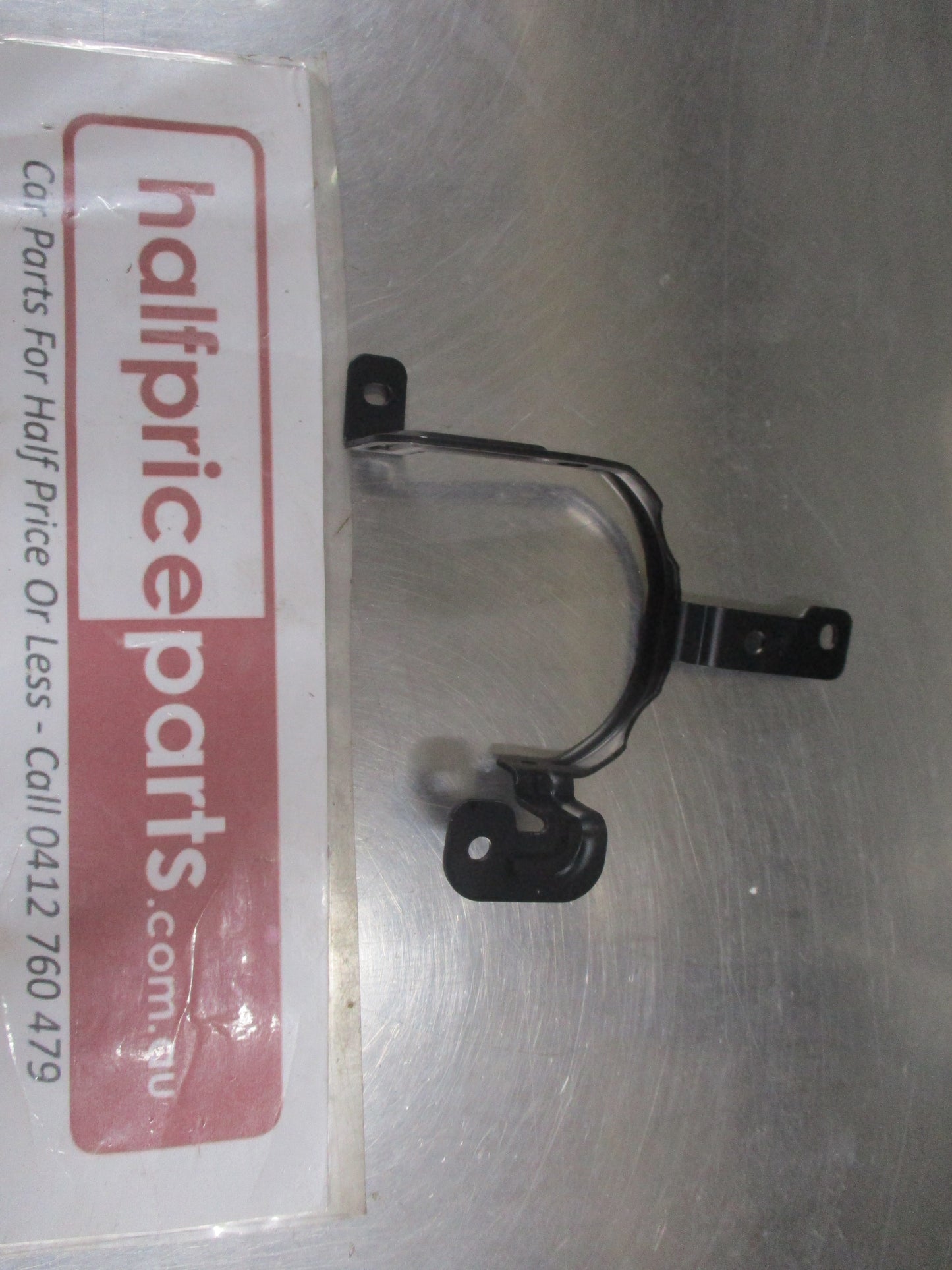 Kia Rio Genuine Front Drivers Side (Right Hand Side) Fog Light Bracket New Part.