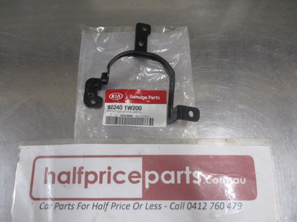 Kia Rio Genuine Front Drivers Side (Right Hand Side) Fog Light Bracket New Part.