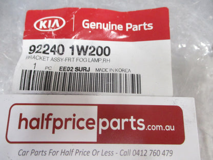 Kia Rio Genuine Front Drivers Side (Right Hand Side) Fog Light Bracket New Part.
