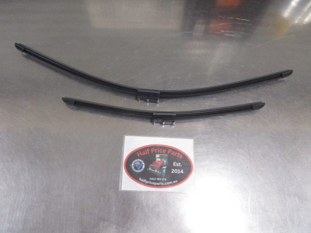 Ford Focus Genuine Front Drivers And Passenger Wiper Set New Part