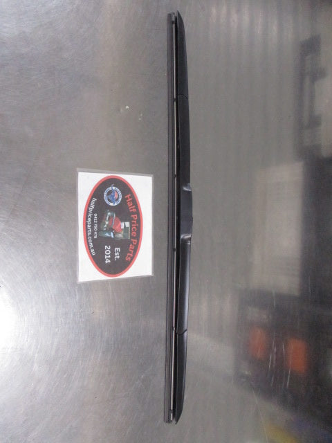 Kia Sportage/Optima Genuine Front Right (Drivers) Wiper Blade Assembly New Part.