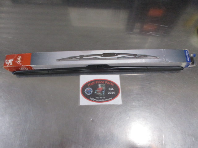 Kia Sportage/Optima Genuine Front Right (Drivers) Wiper Blade Assembly New Part.
