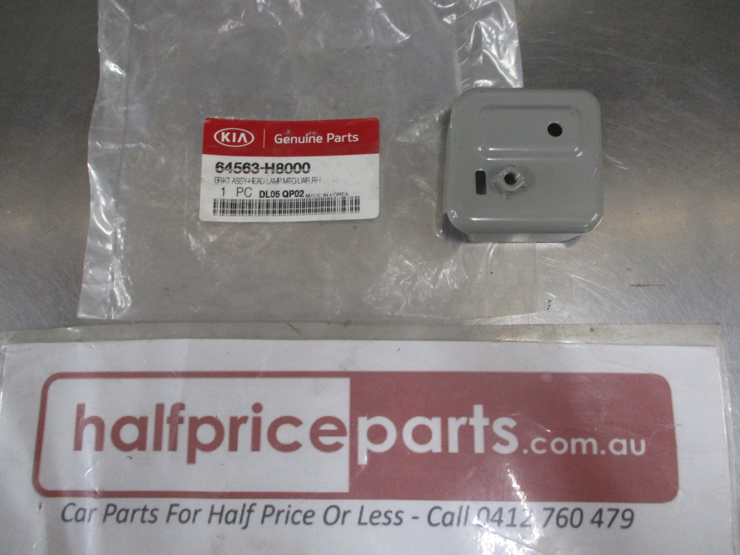 Kia Rio Genuine Right Hand Lower Head Light Bracket New Part